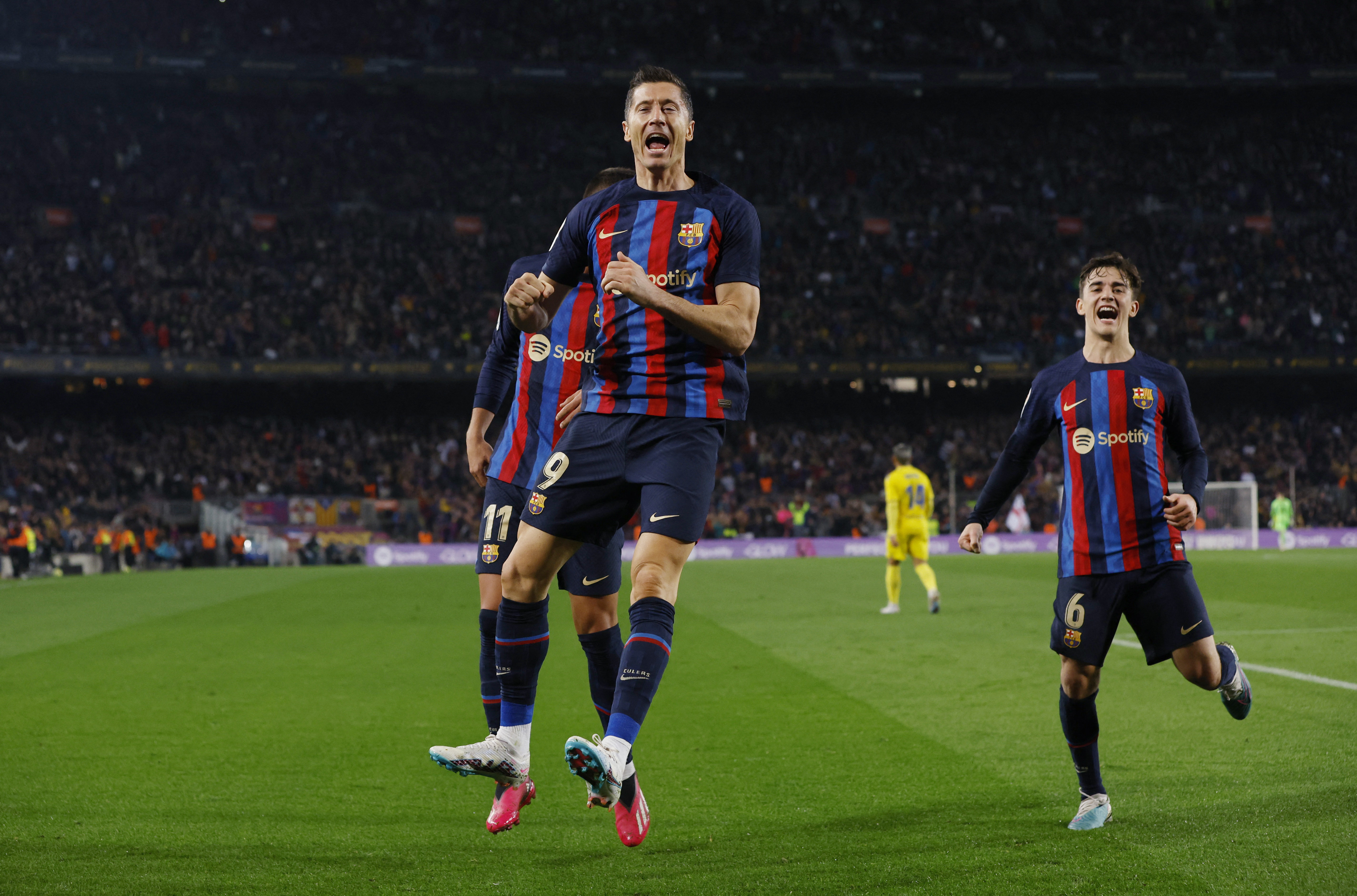 Barcelona strengthens its lead with a brace against Cadiz