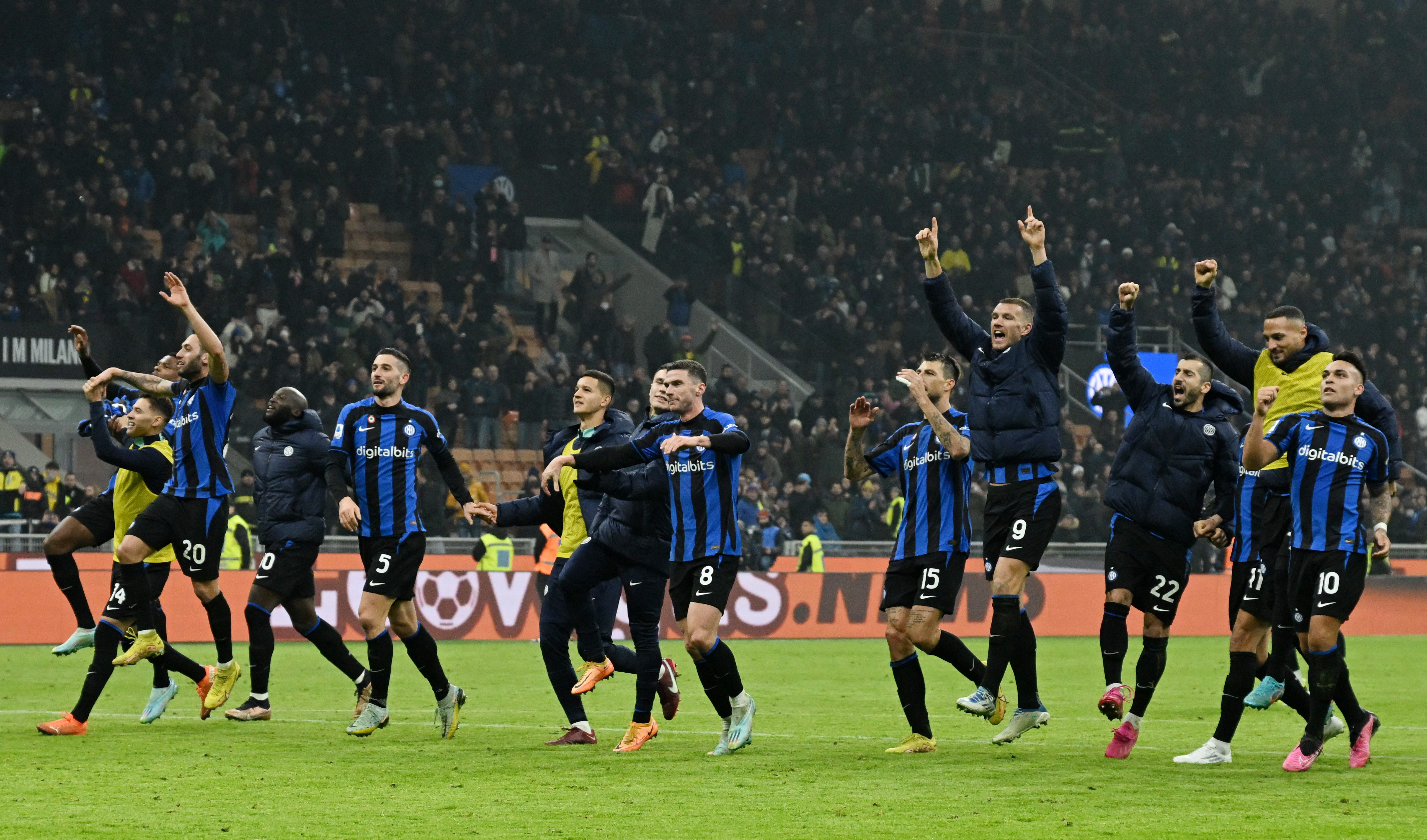 Inter inflicts the first defeat on Napoli and ignites the fight for the Scudetto