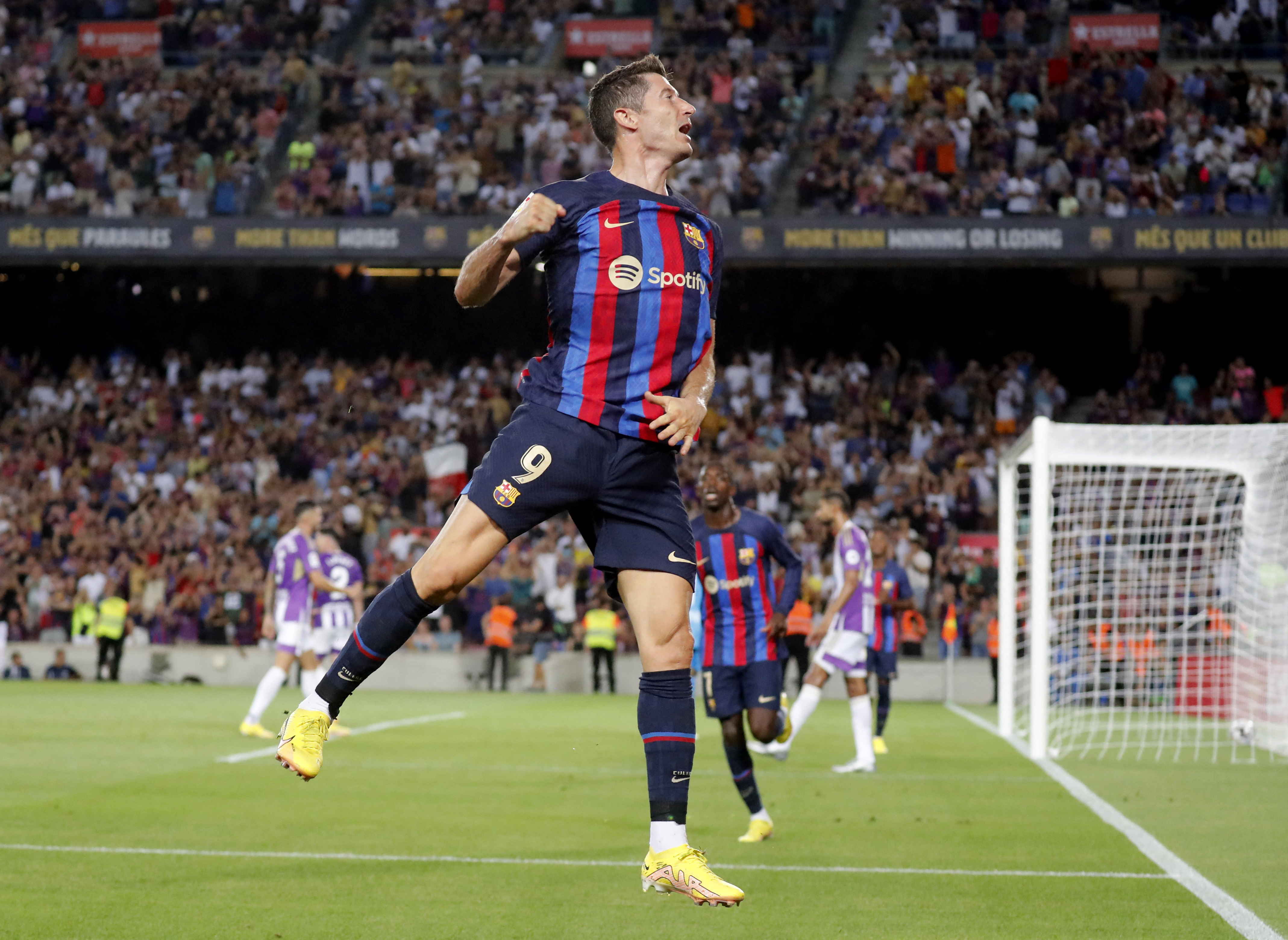 Lewandowski proceeds creative imagination and sales opportunities Barcelona to cross Valladolid with four